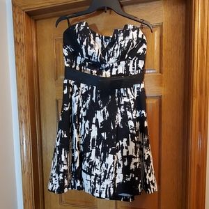 Cute, strapless black and white dress